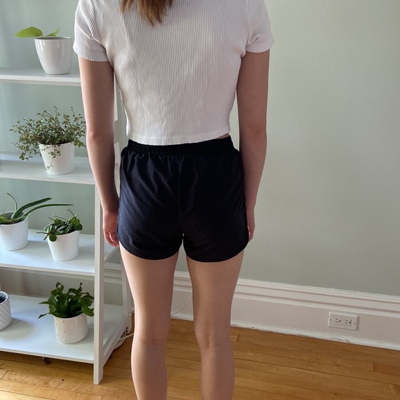 Under armour black athletic shorts - Picture 2 of 3